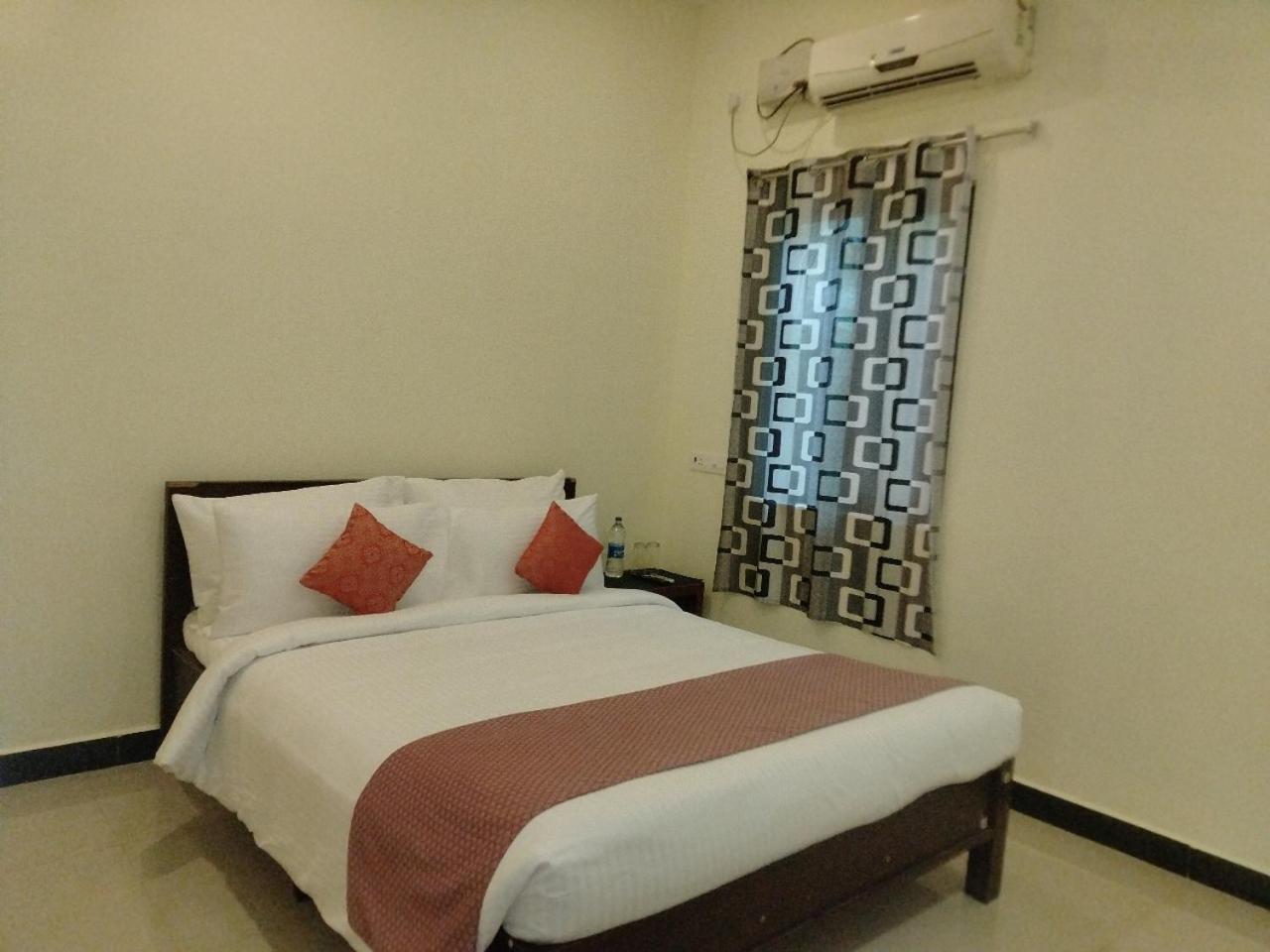 Auro Wellness Castle Hotell Pondicherry Exteriör bild