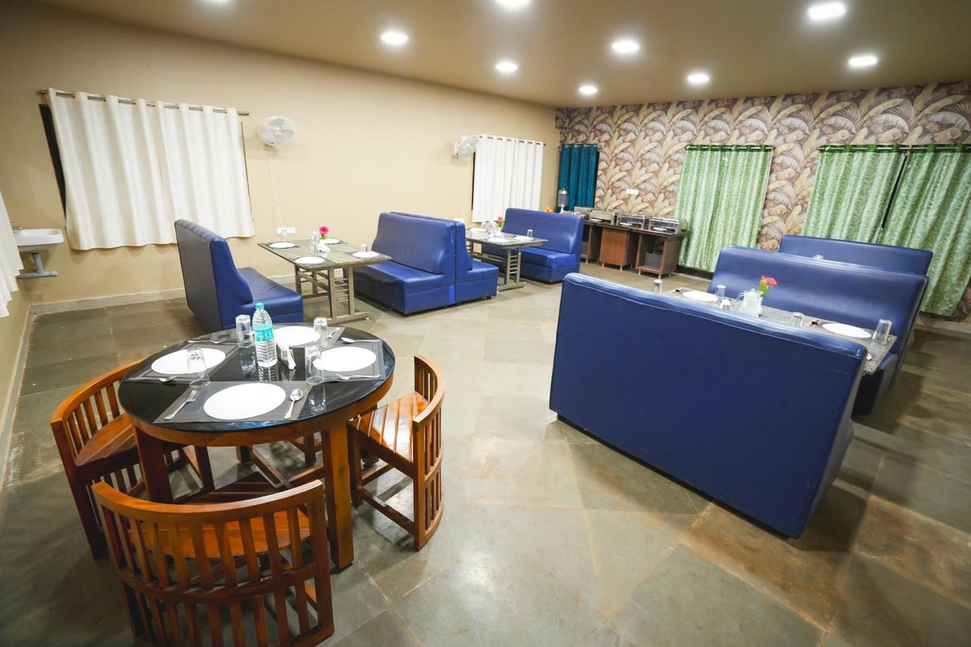 Auro Wellness Castle Hotell Pondicherry Exteriör bild