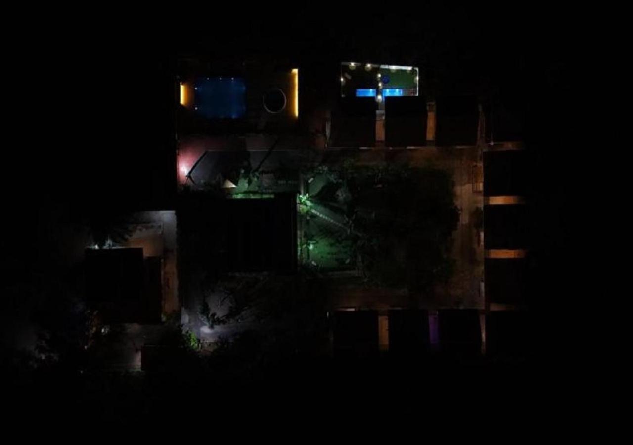 Auro Wellness Castle Hotell Pondicherry Exteriör bild